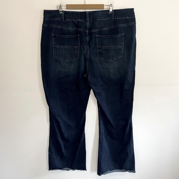 Lane Bryant Boot Cut Jeans Size 26 Cropped Raw Hem Mid Rise Stretch Color Blue - Picture 3 of 9